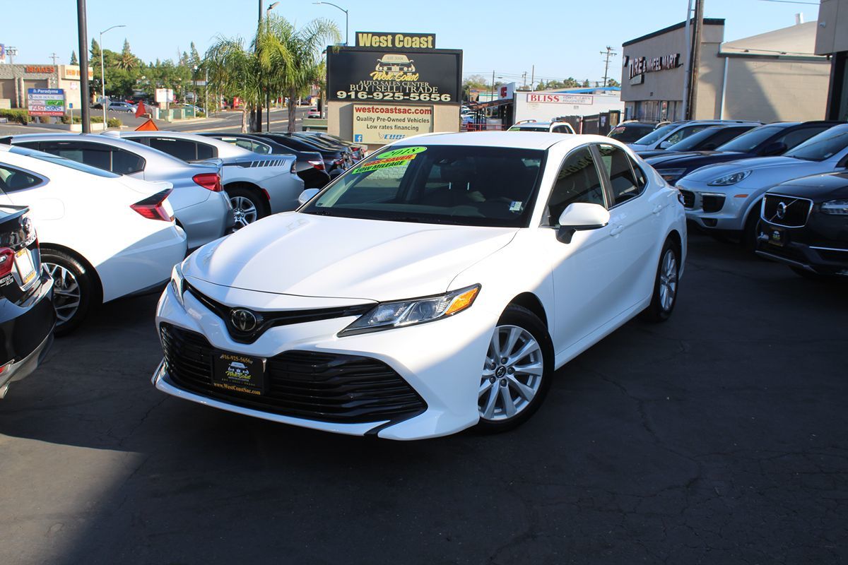 2018 Toyota Camry LE photo 34