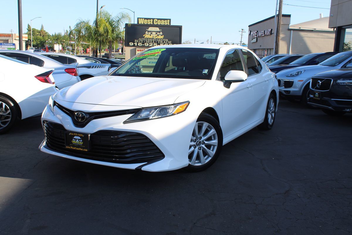 2018 Toyota Camry LE photo 35