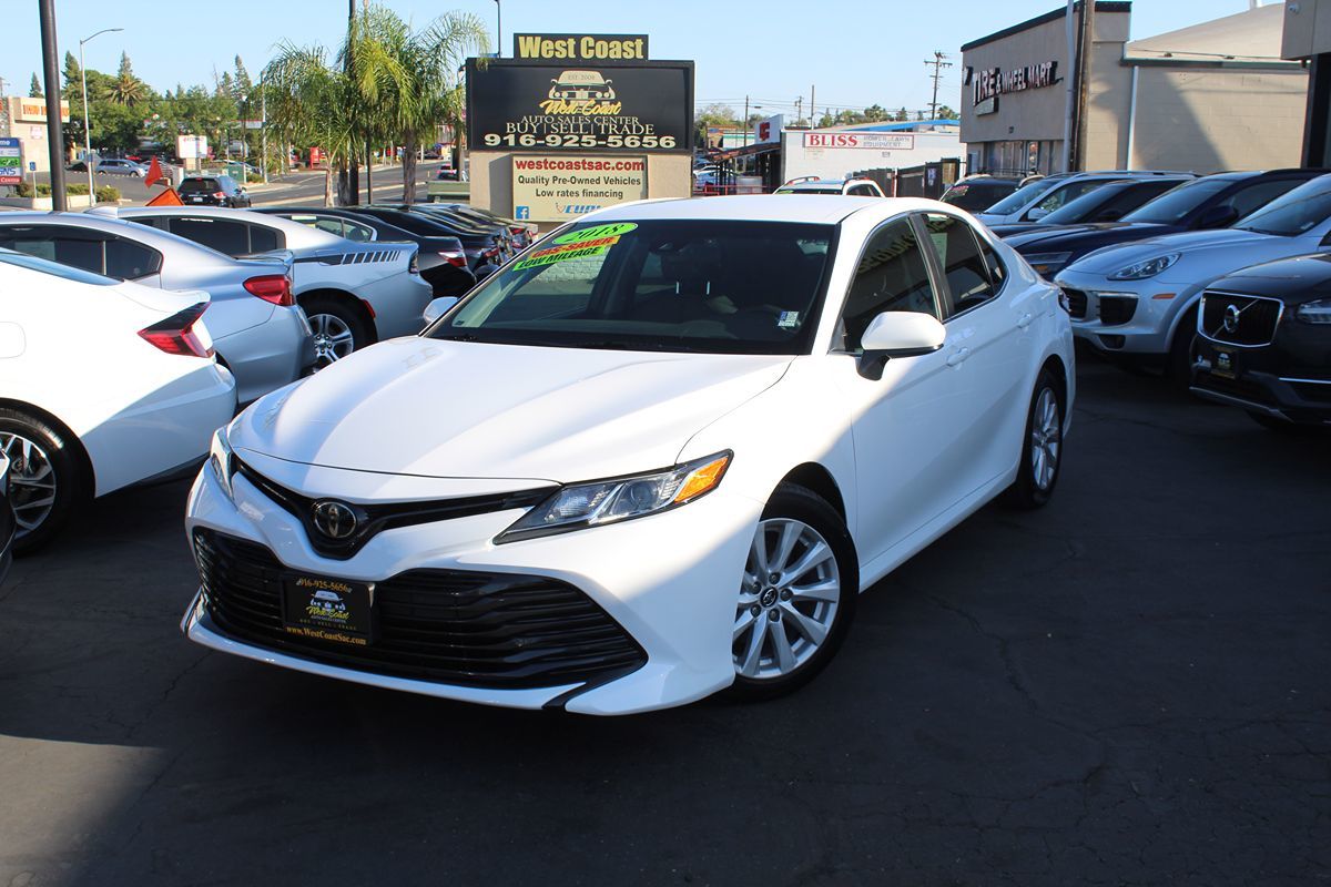 2018 Toyota Camry LE photo 36
