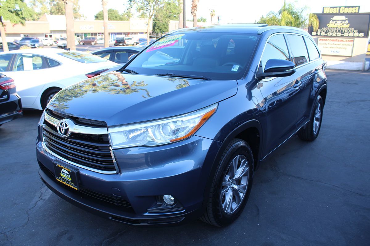 2015 Toyota Highlander XLE photo 2