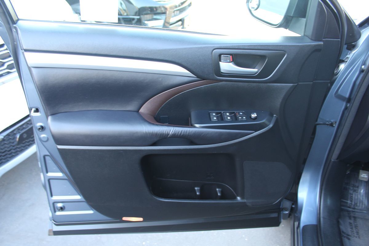 2015 Toyota Highlander XLE photo 16