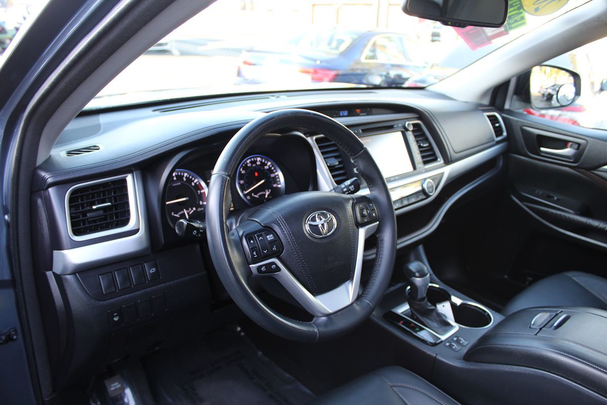 2015 Toyota Highlander XLE photo 17