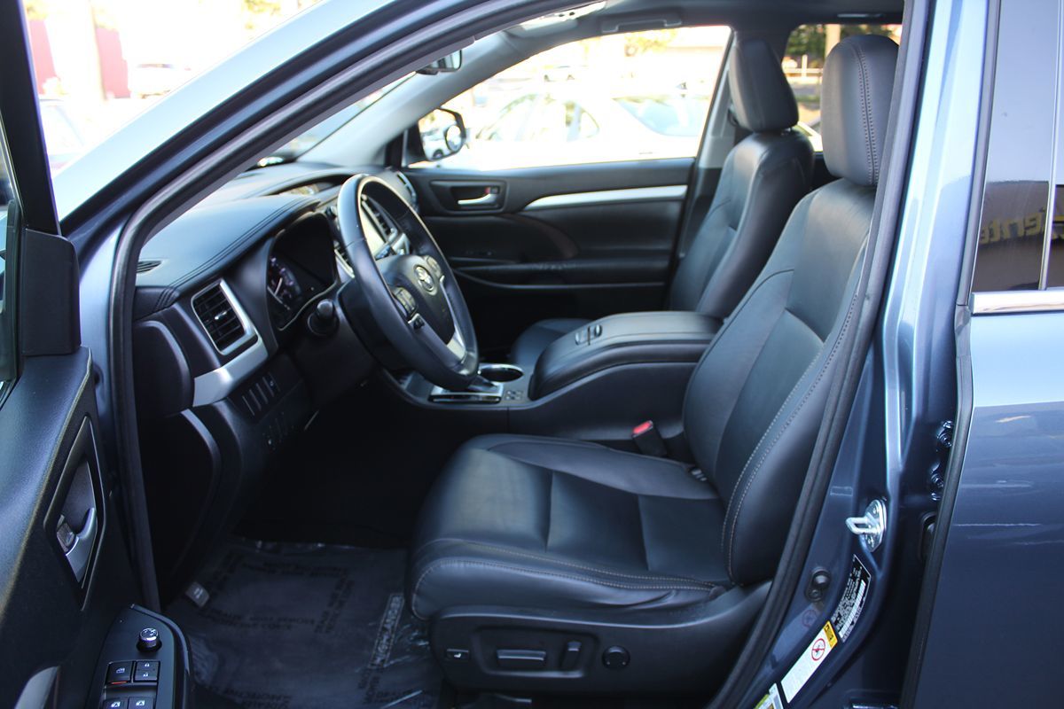 2015 Toyota Highlander XLE photo 18