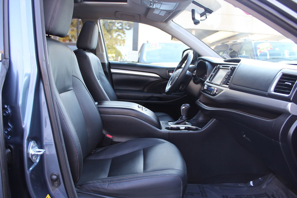 2015 Toyota Highlander XLE photo 21