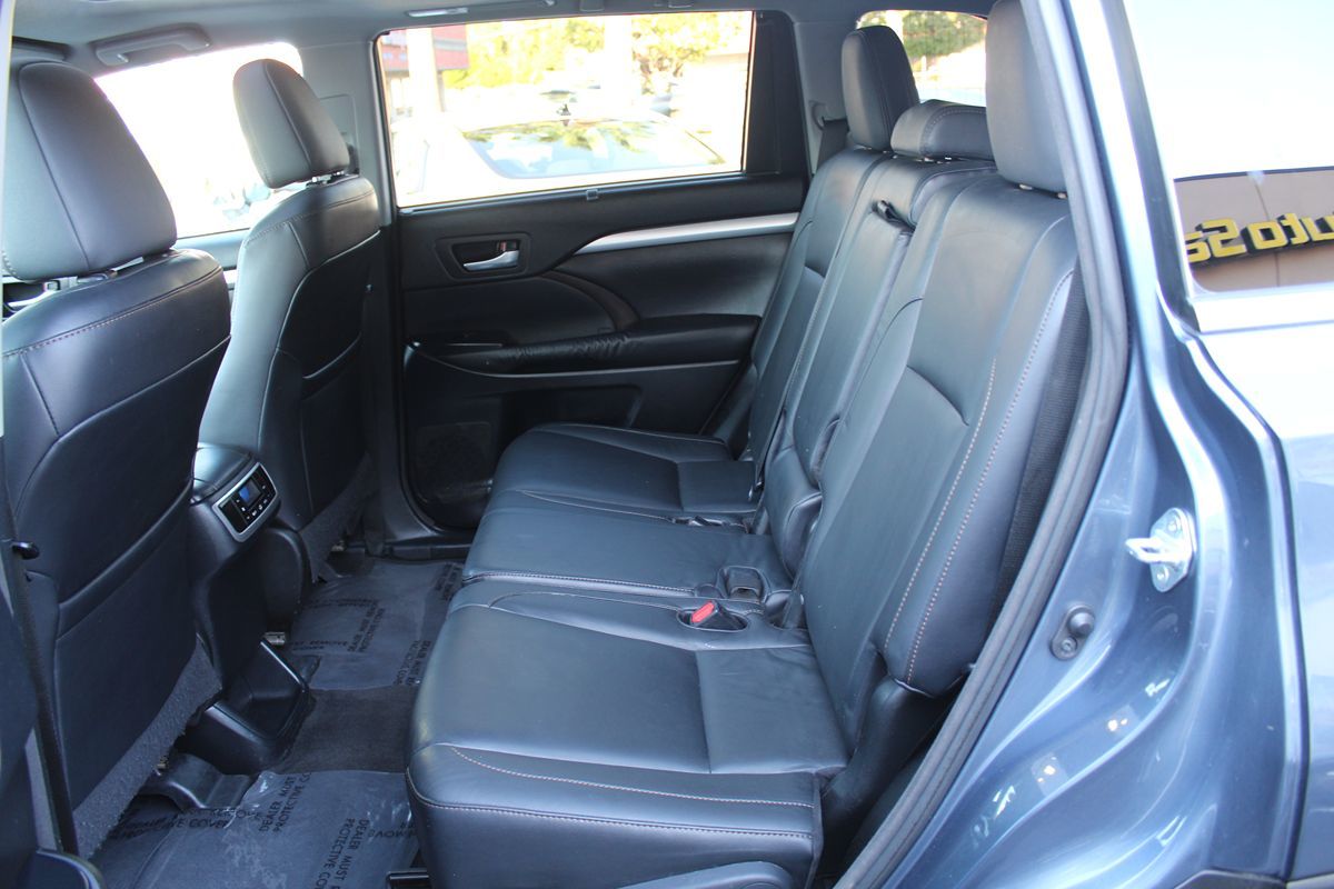 2015 Toyota Highlander XLE photo 24