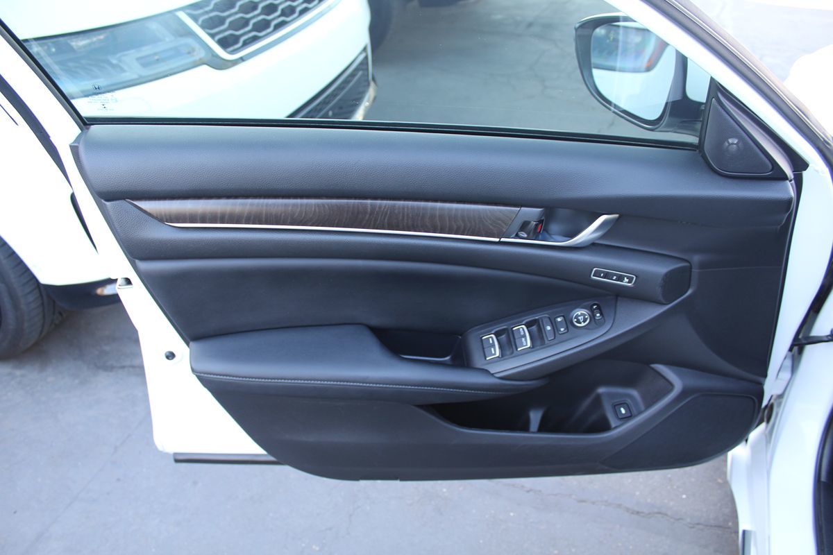 2018 Honda Accord EX-L 1.5T photo 16