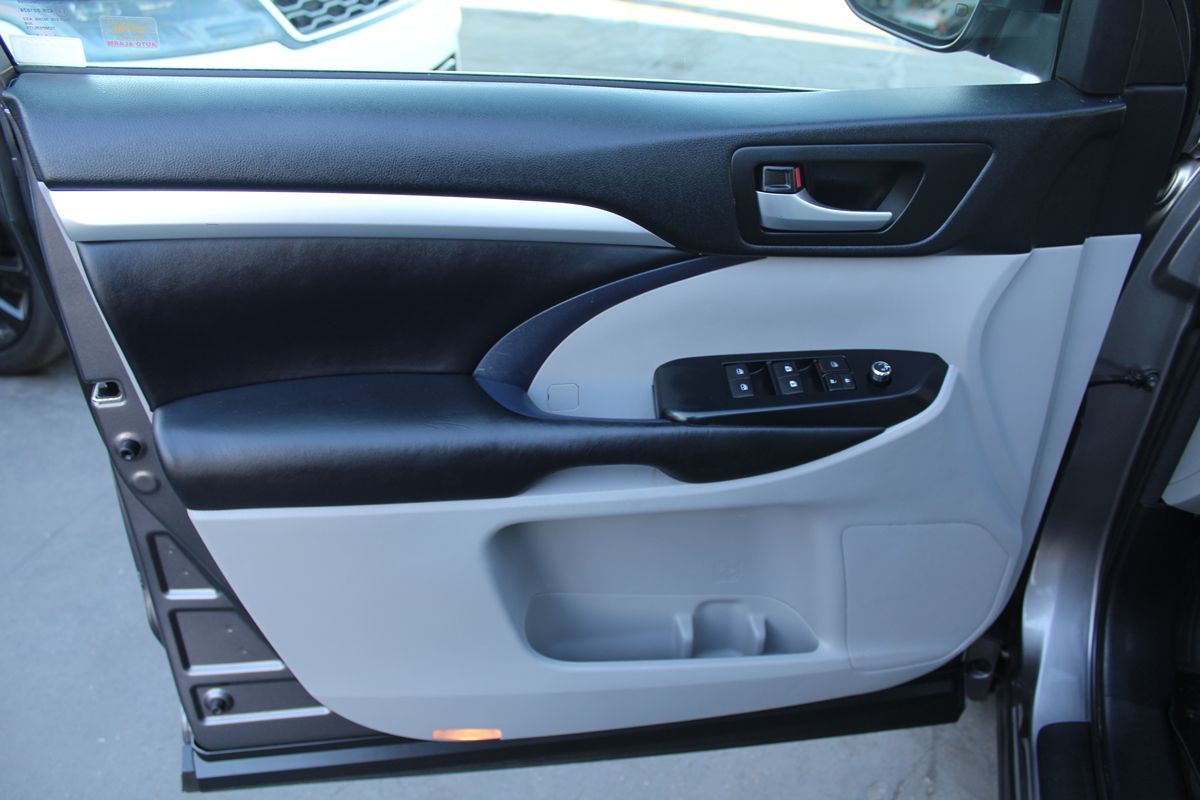 2018 Toyota Highlander XLE photo 17