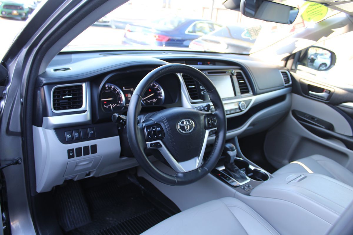 2018 Toyota Highlander XLE photo 18