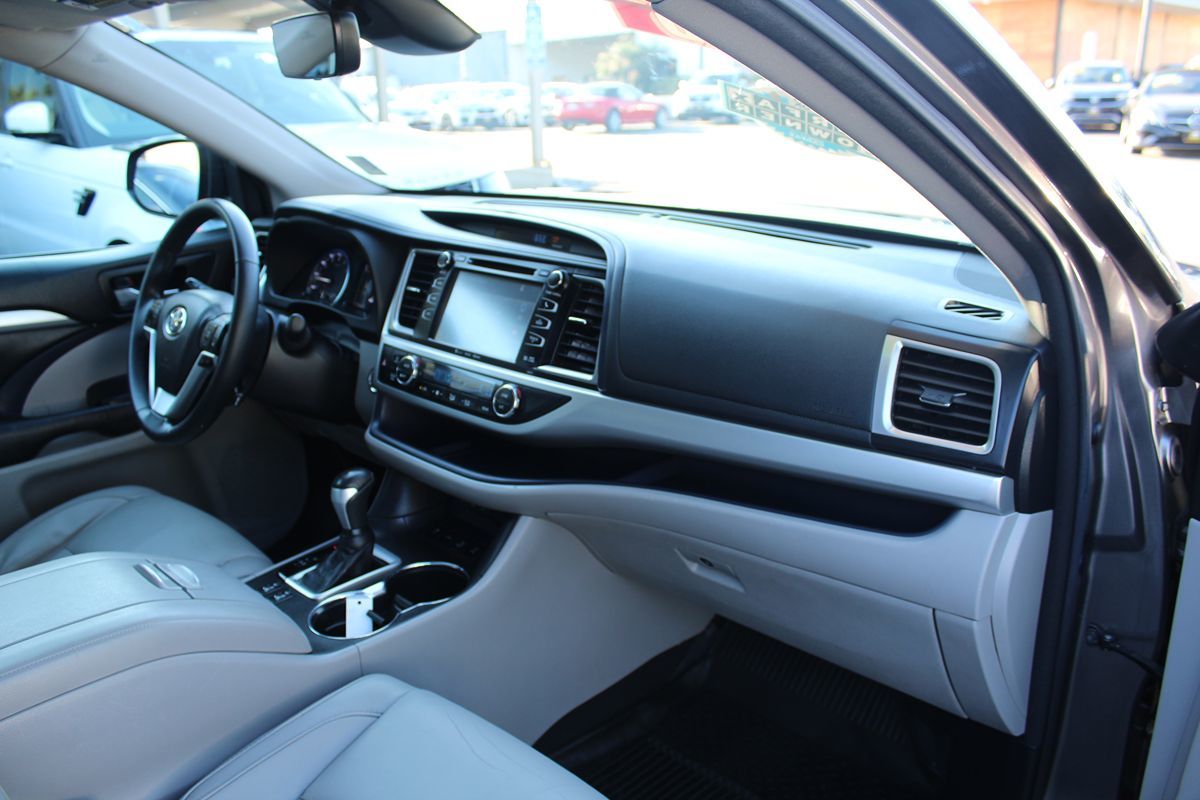 2018 Toyota Highlander XLE photo 21