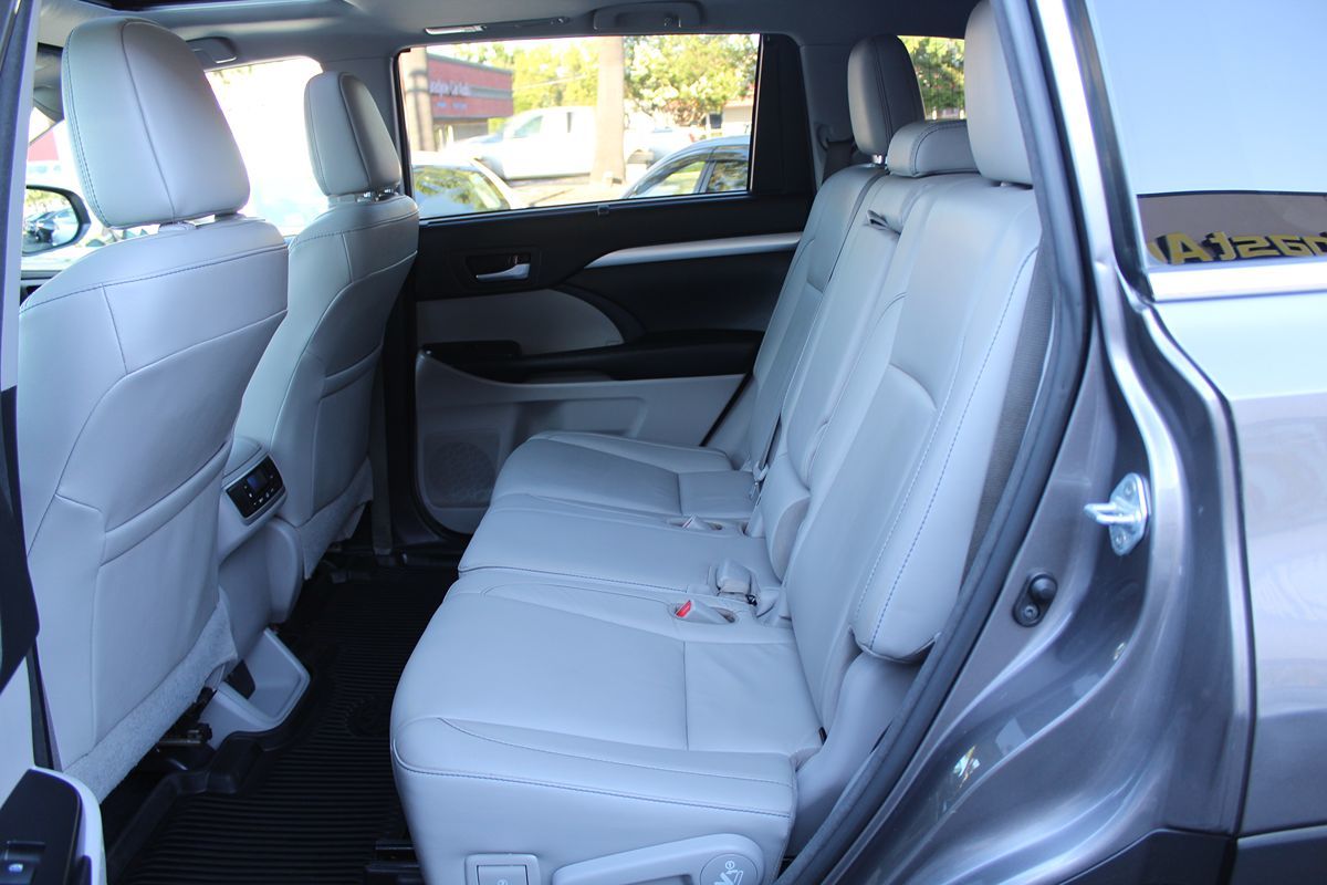2018 Toyota Highlander XLE photo 25