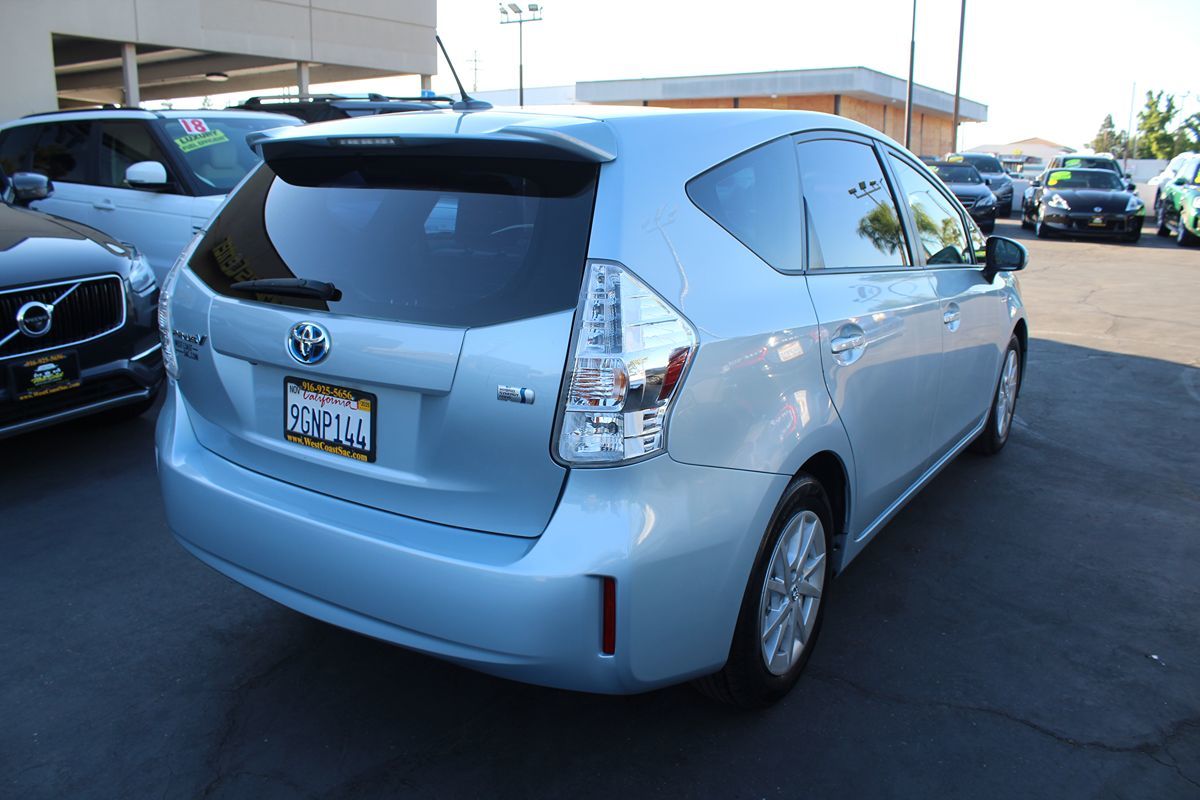 2012 Toyota Prius V Three photo 7