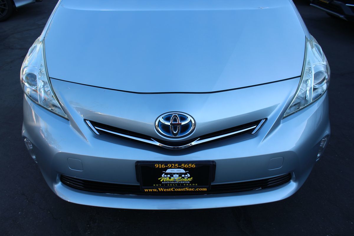 2012 Toyota Prius V Three photo 9