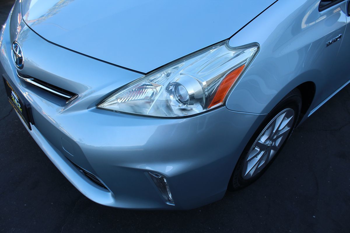 2012 Toyota Prius V Three photo 10