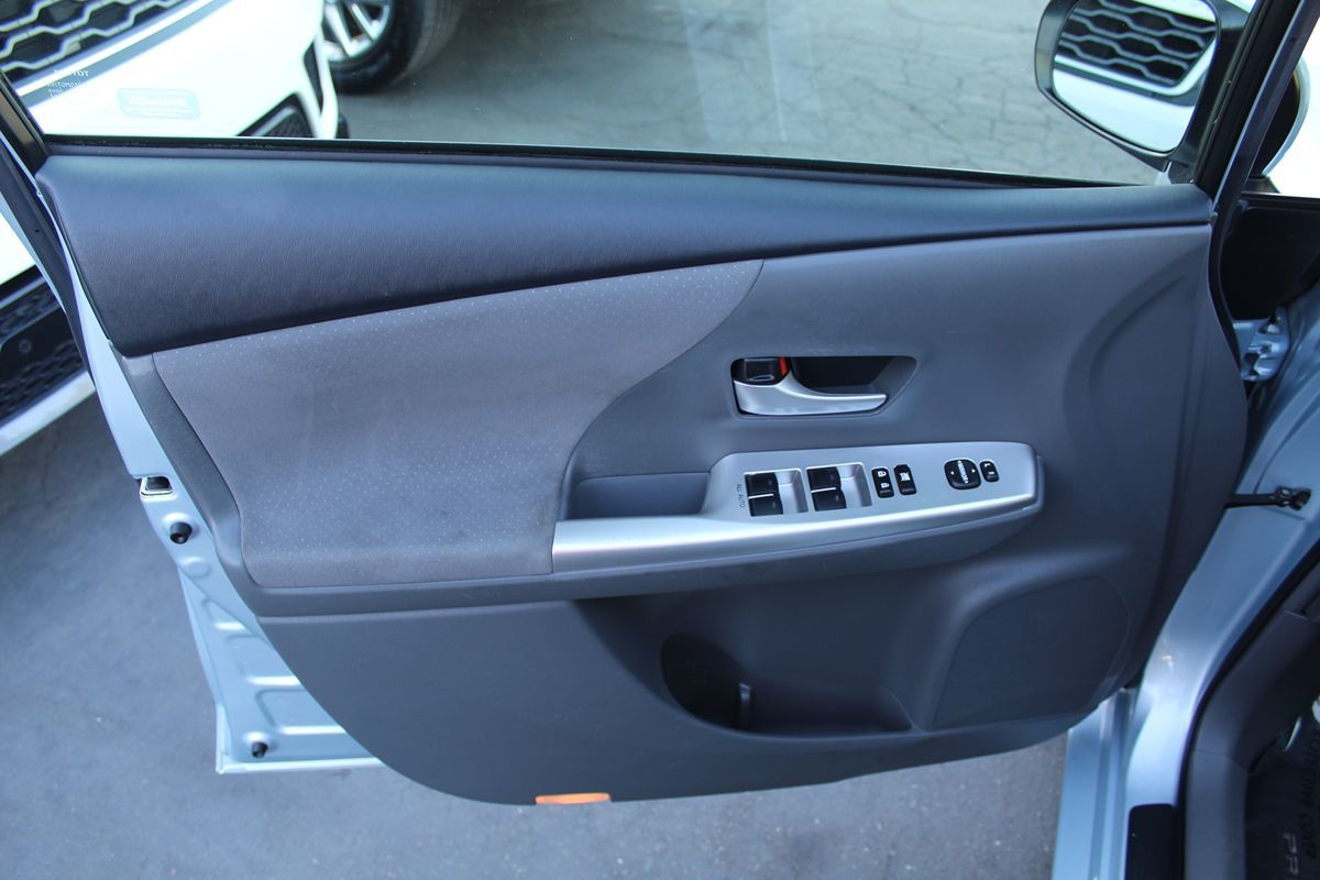 2012 Toyota Prius V Three photo 16