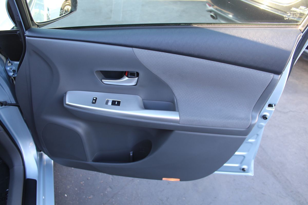 2012 Toyota Prius V Three photo 19