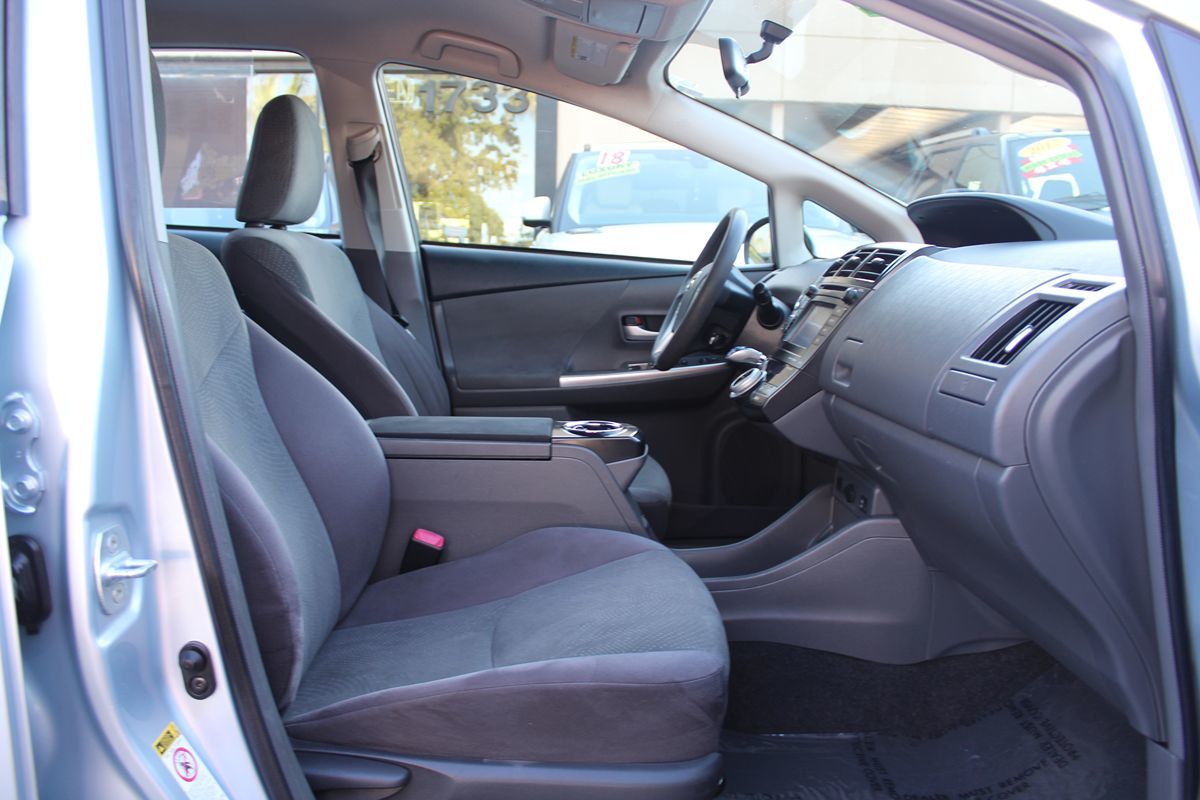 2012 Toyota Prius V Three photo 21