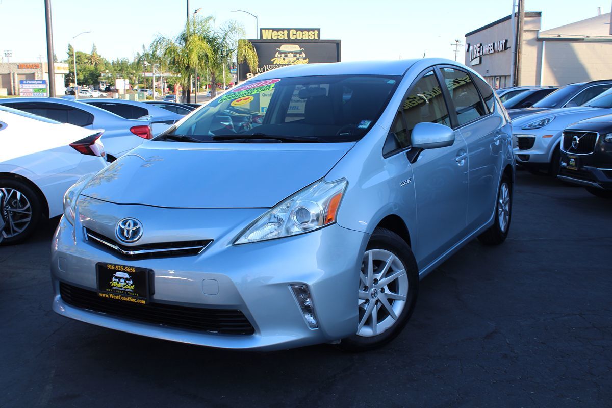 2012 Toyota Prius V Three photo 33