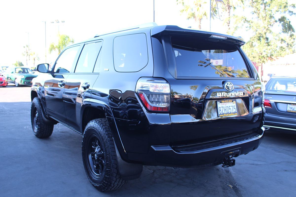 2018 Toyota 4Runner SR5 photo 5