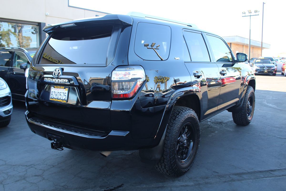 2018 Toyota 4Runner SR5 photo 7