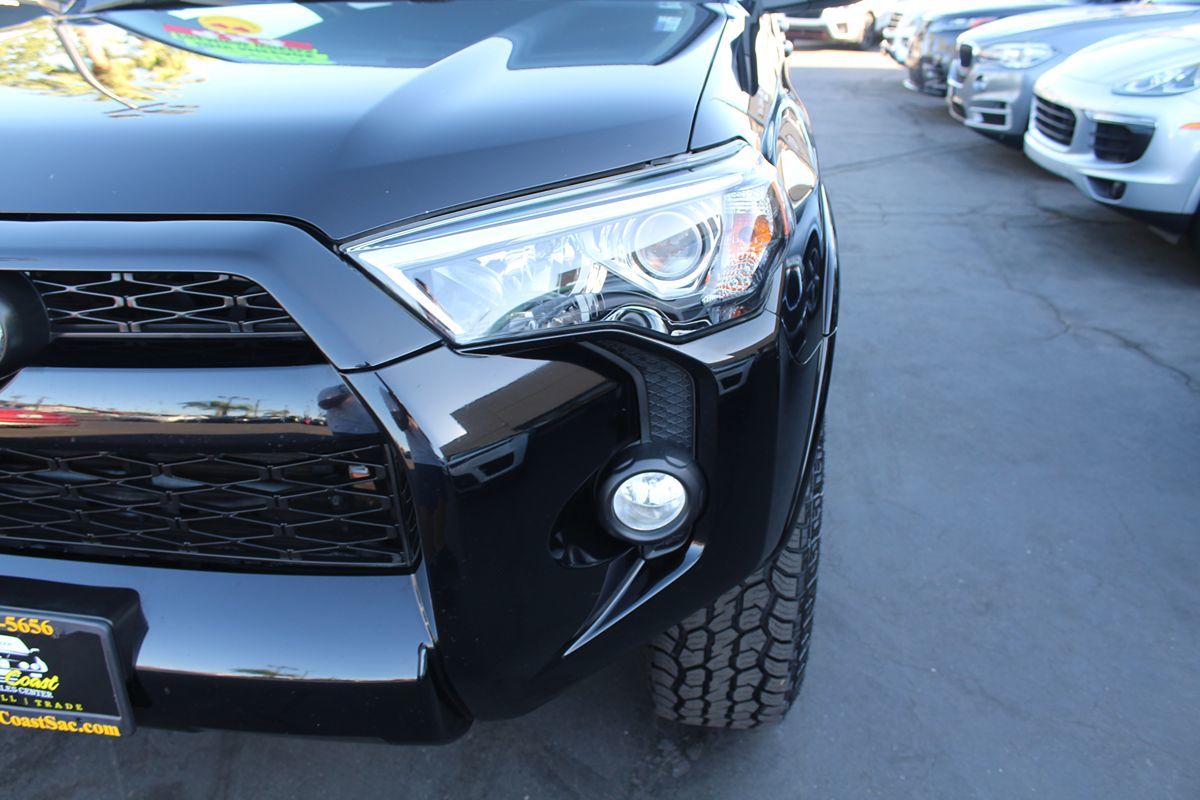2018 Toyota 4Runner SR5 photo 10