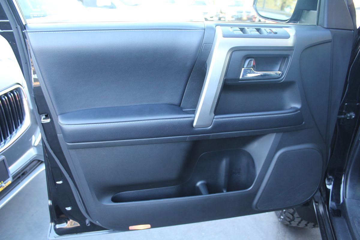 2018 Toyota 4Runner SR5 photo 12