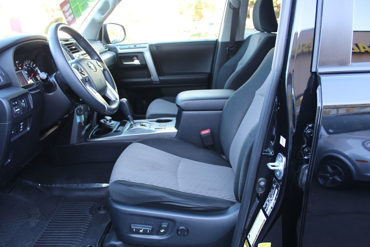 2018 Toyota 4Runner SR5 photo 14