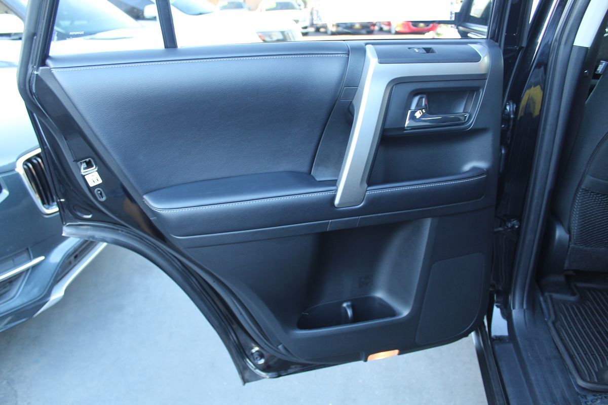 2018 Toyota 4Runner SR5 photo 15