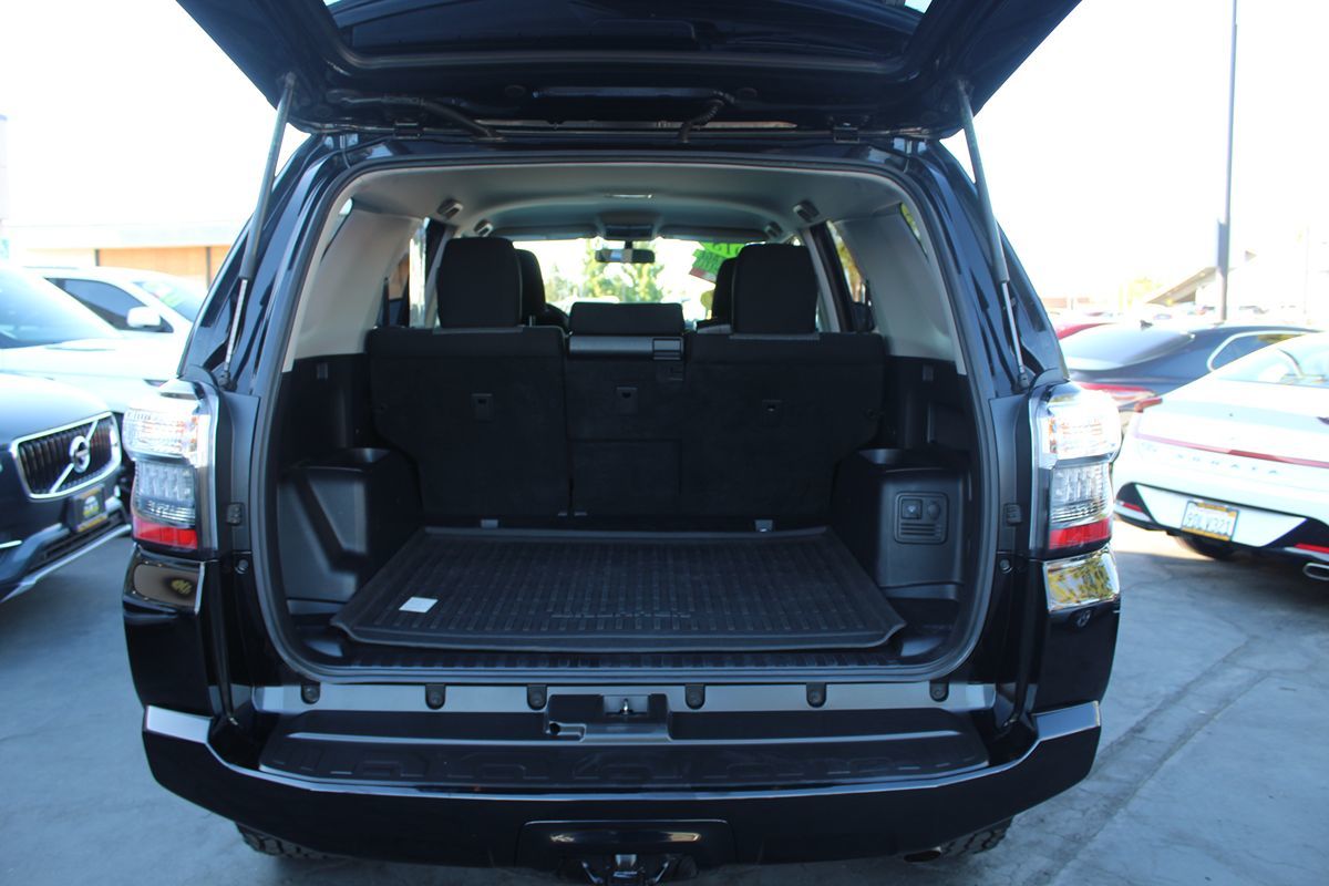 2018 Toyota 4Runner SR5 photo 17