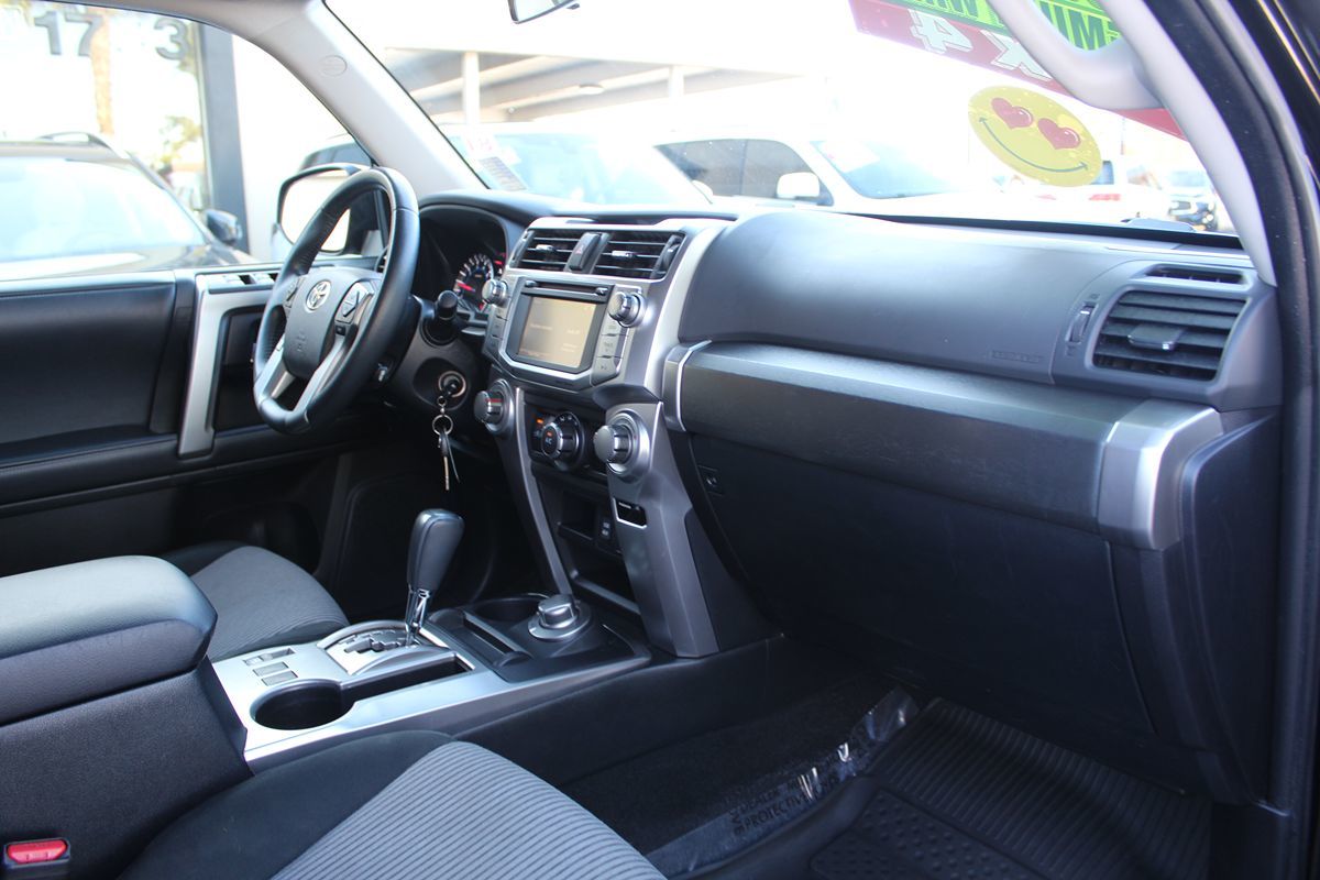 2018 Toyota 4Runner SR5 photo 19
