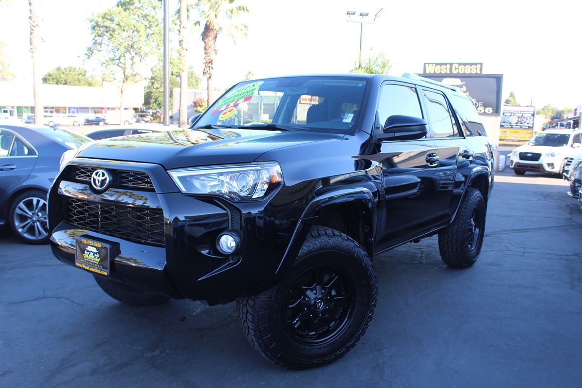 2018 Toyota 4Runner SR5 photo 2