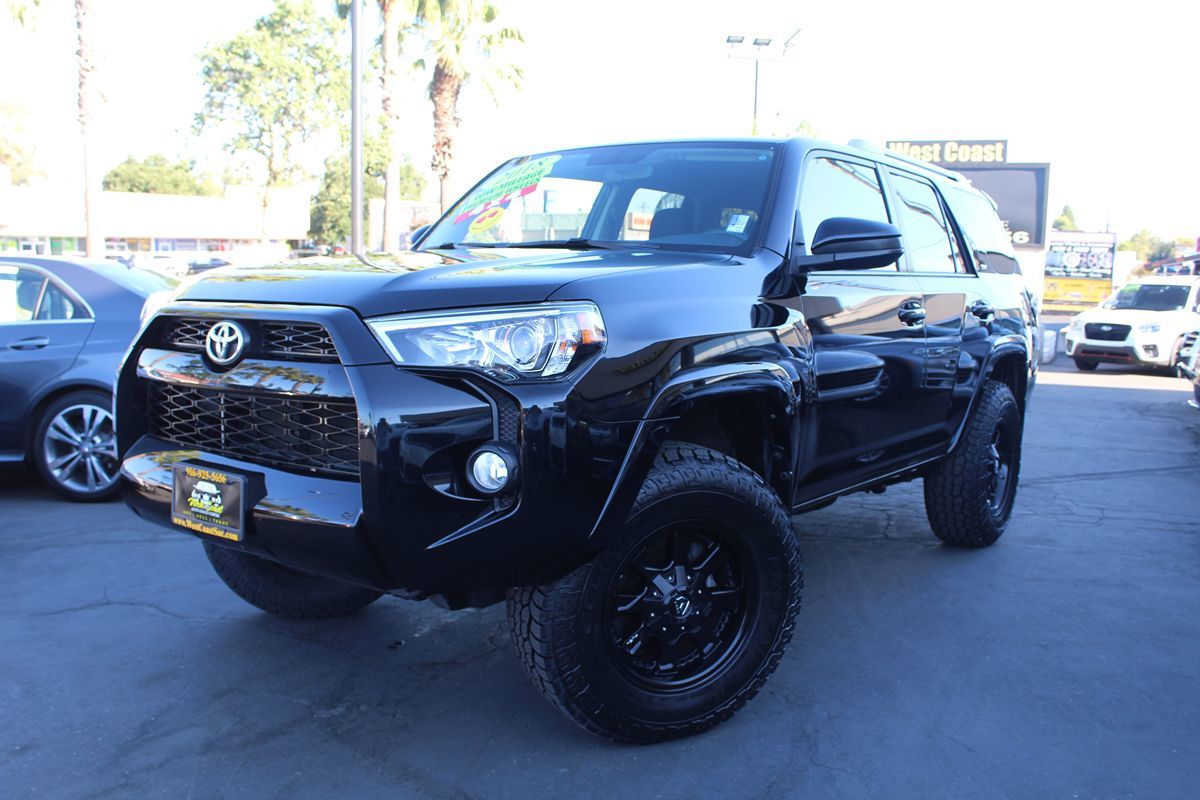 2018 Toyota 4Runner SR5 photo 30
