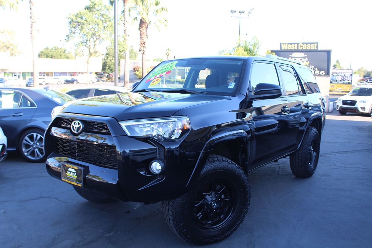 2018 Toyota 4Runner SR5 photo 31