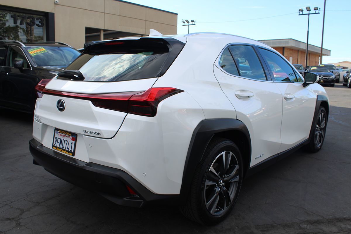 2021 Lexus UX 250h photo 7