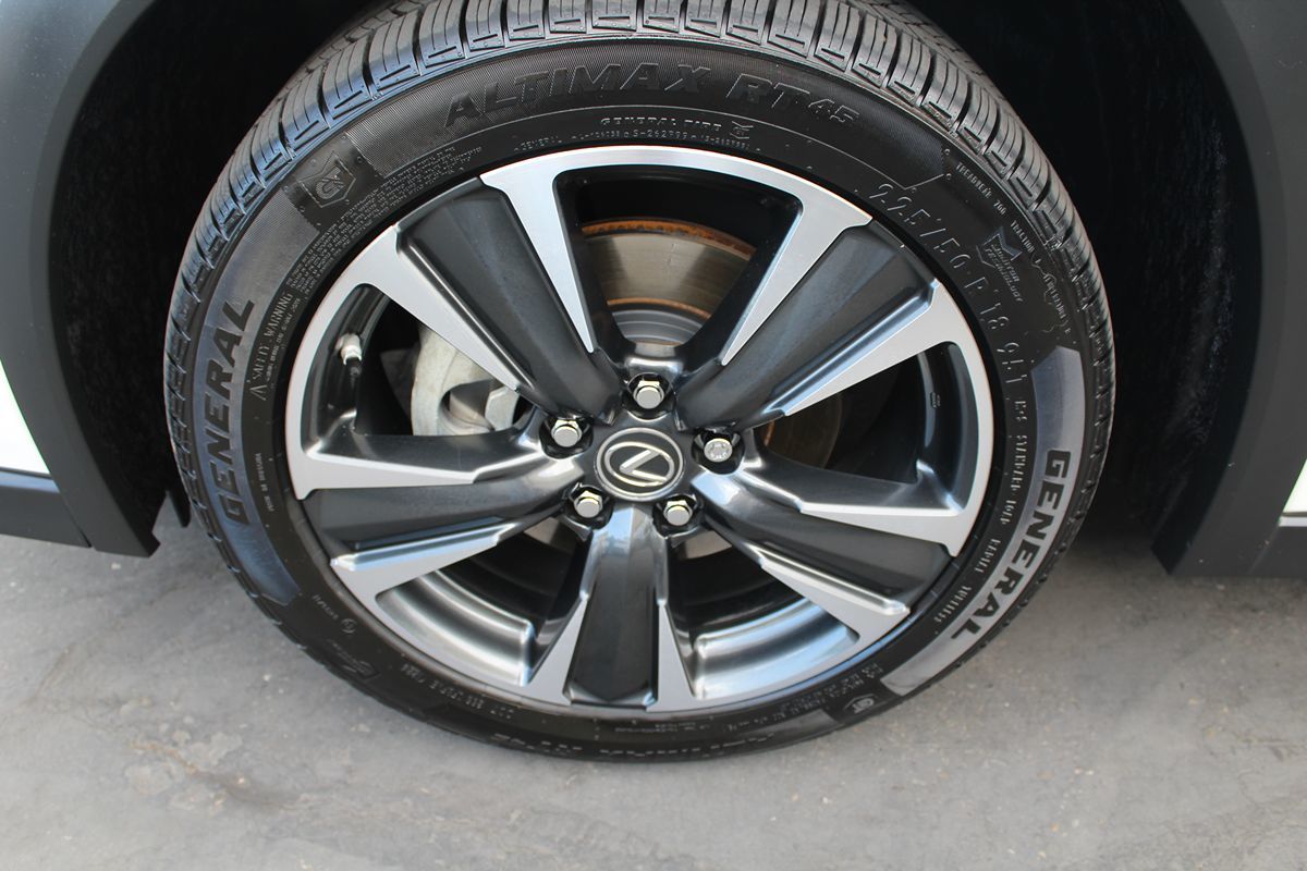 2021 Lexus UX 250h photo 11
