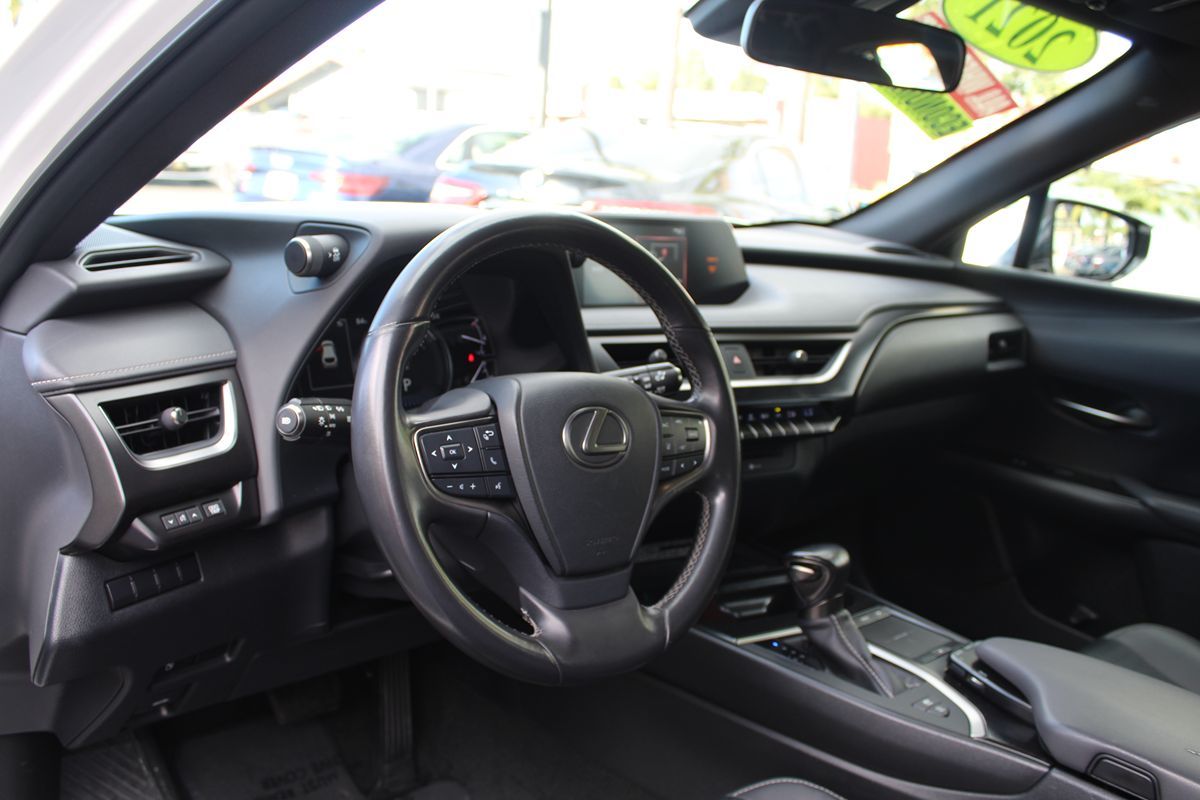 2021 Lexus UX 250h photo 14