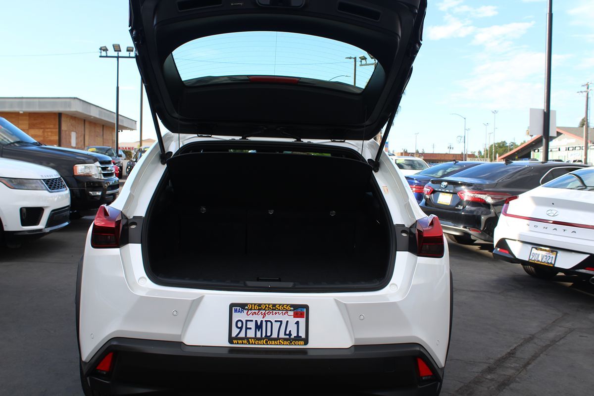 2021 Lexus UX 250h photo 18