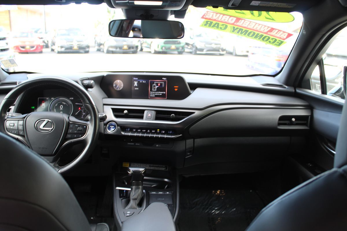 2021 Lexus UX 250h photo 28