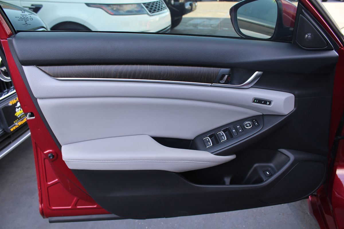 2018 Honda Accord EX-L 1.5T photo 13
