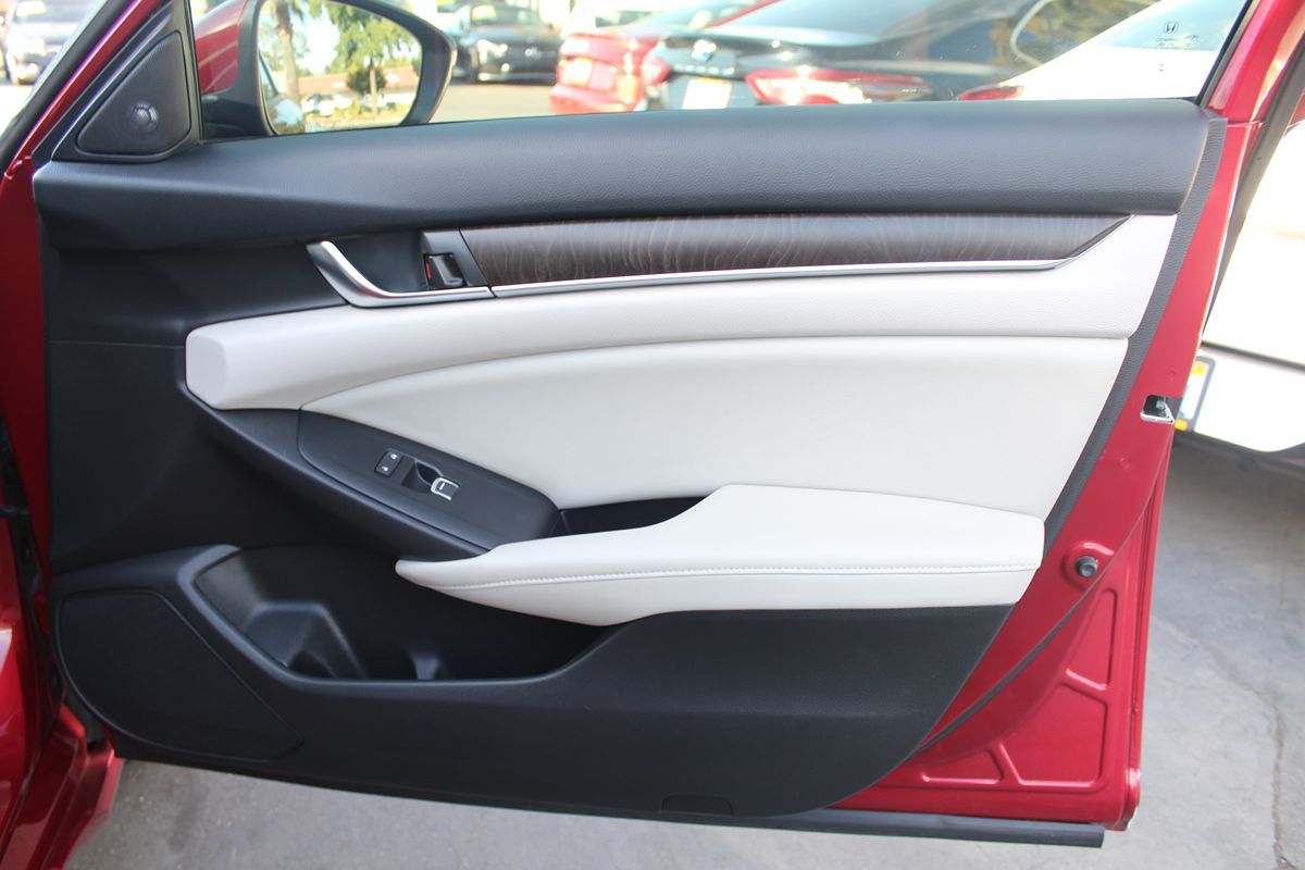 2018 Honda Accord EX-L 1.5T photo 19