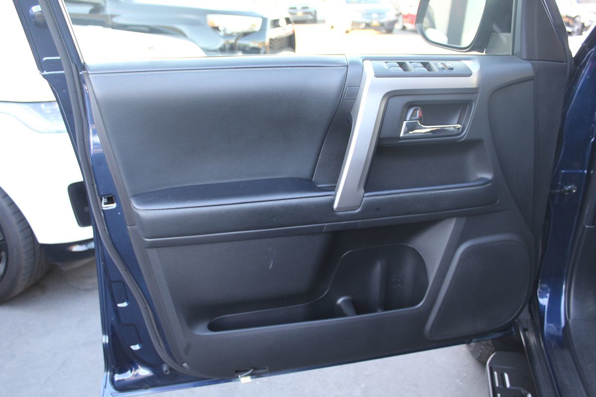 2020 Toyota 4Runner SR5 Premium photo 13