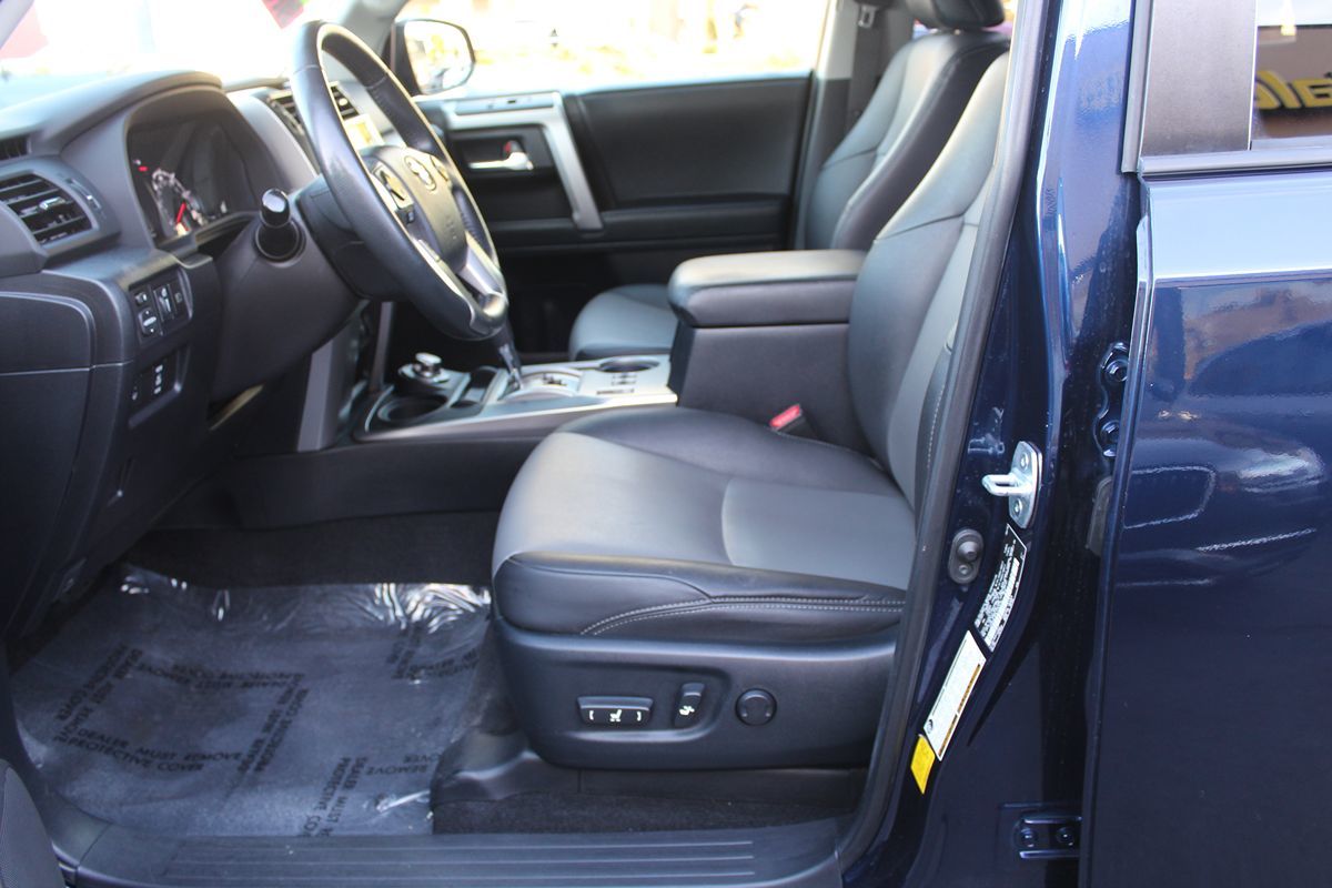 2020 Toyota 4Runner SR5 Premium photo 15