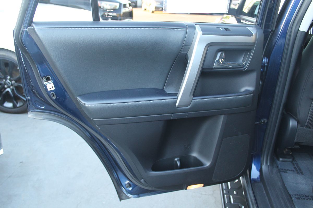2020 Toyota 4Runner SR5 Premium photo 16