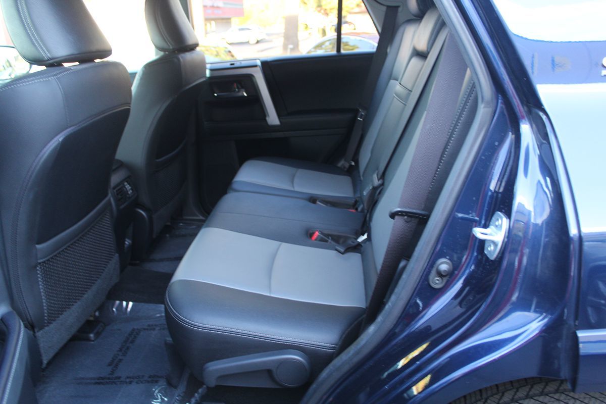 2020 Toyota 4Runner SR5 Premium photo 17