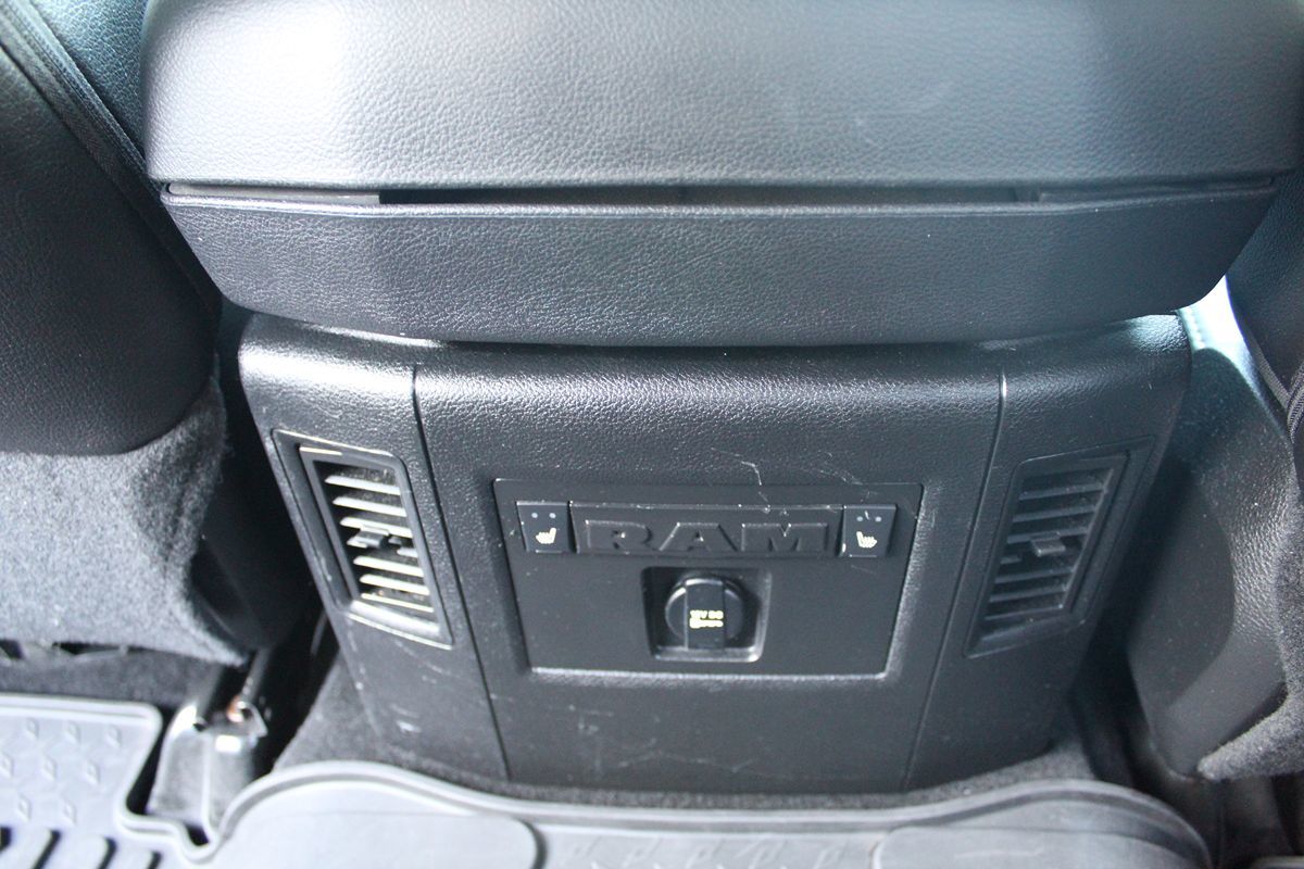 2015 Ram 1500 Laramie photo 30