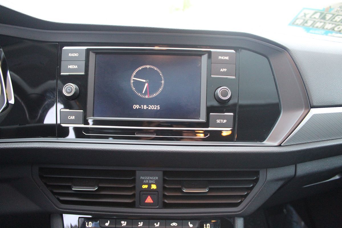 2019 Volkswagen Jetta SE photo 23