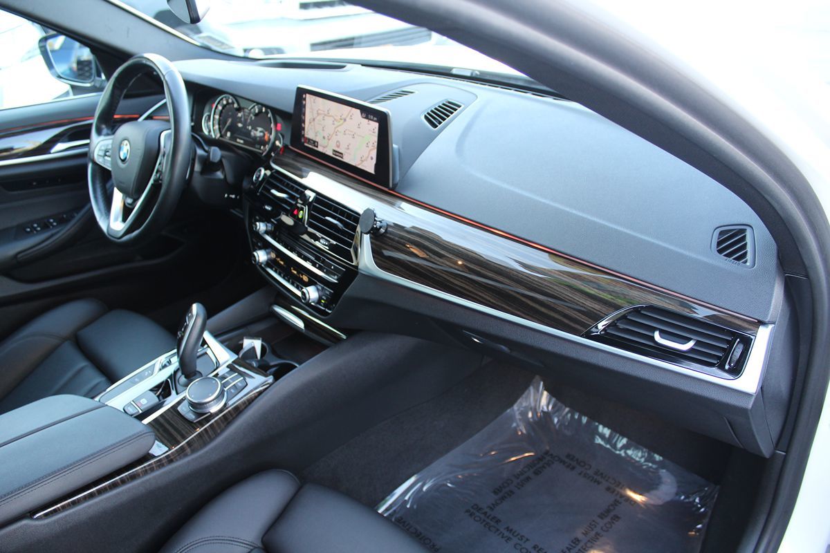 2019 BMW 5 Series 530i - Photo 22
