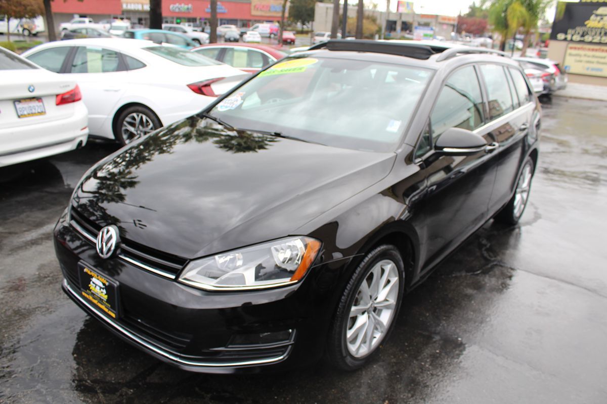 2017 Volkswagen Golf SportWagen SE photo 3