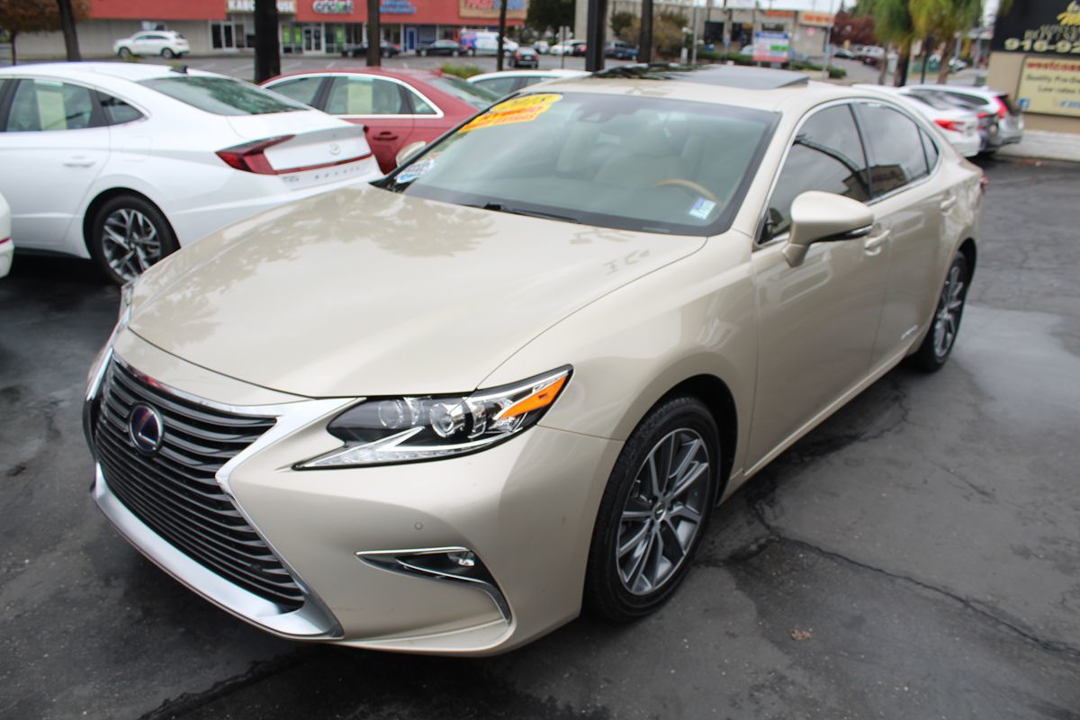 2018 Lexus ES 300h photo 4