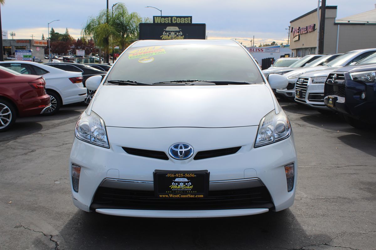 2014 Toyota Prius Plug-in photo 3
