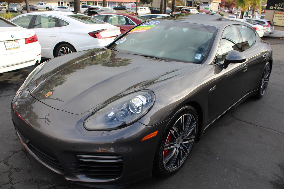 2015 Porsche Panamera GTS photo 4